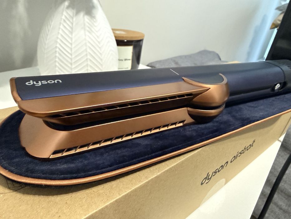 Dyson Airstrait
