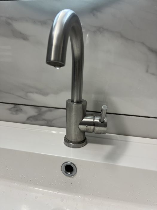 Стильний змішувач з нержавіючої сталі