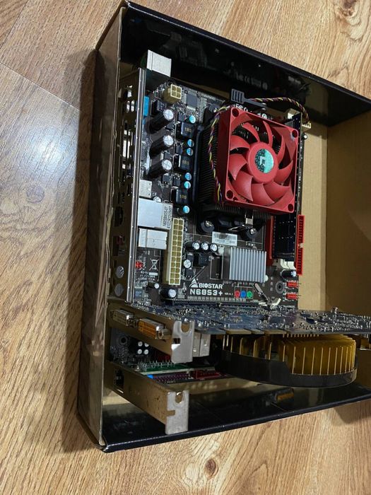 Материнська плата з процесором ,відеокарта та озу