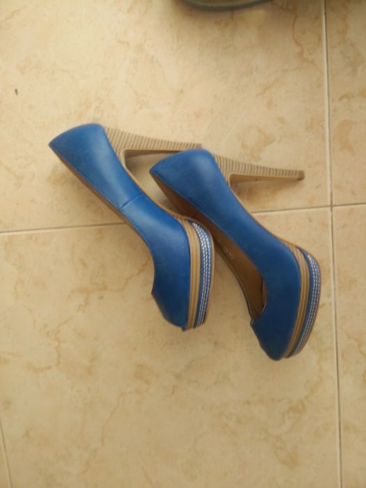 Sapatos Azuis da Guimarães Nº37 Novos sem uso.