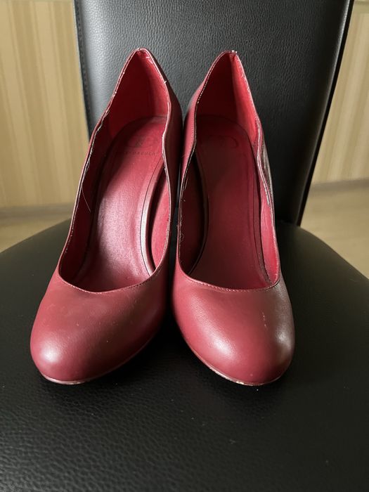 Туфлі жіночі на підборах