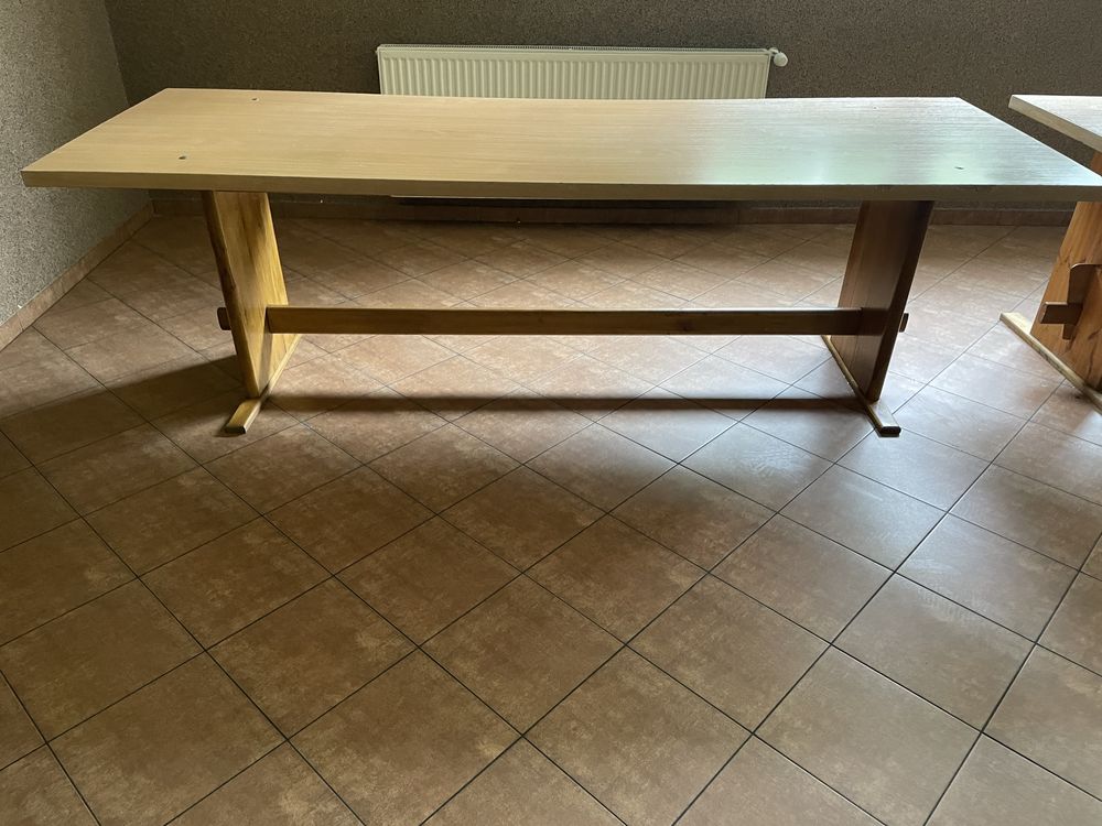 Stoly  różnych rozmiarów