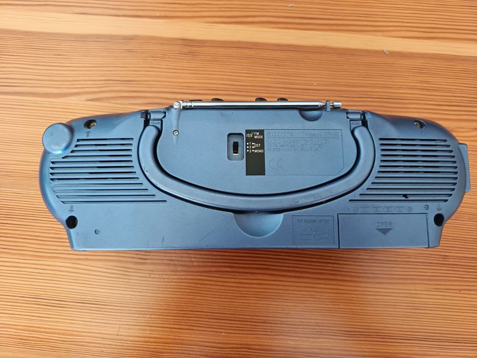 Retro radiomagnetofon Sony gfs-e2