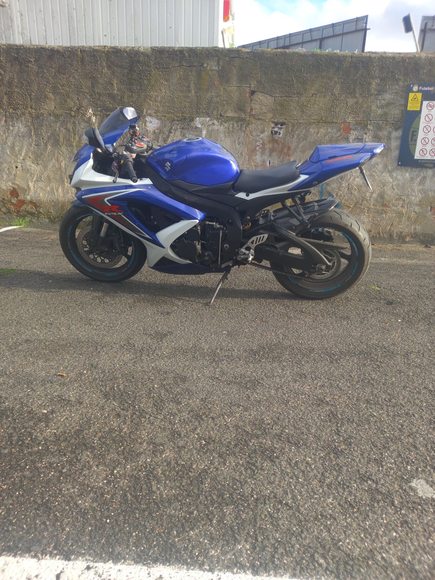 Suzuki gsxr 750.