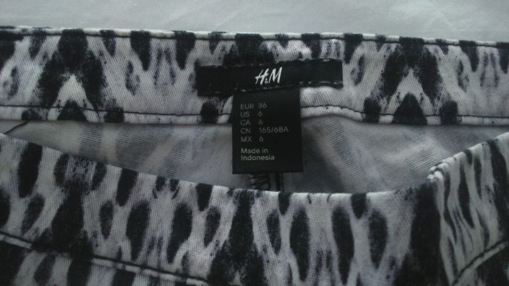 Calças estampadas H&M