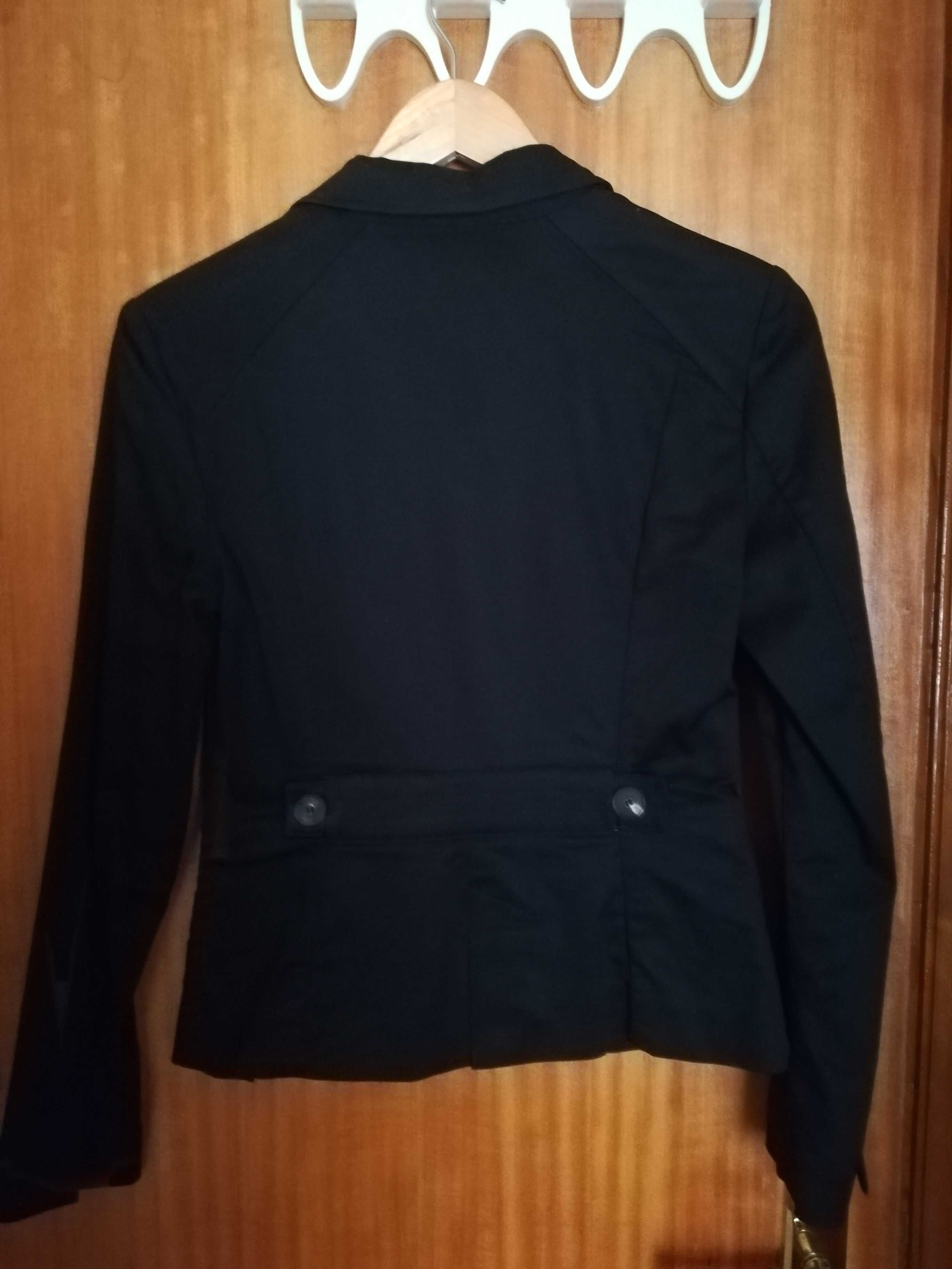 Blazer Preto, tamanho S. Marca Mango