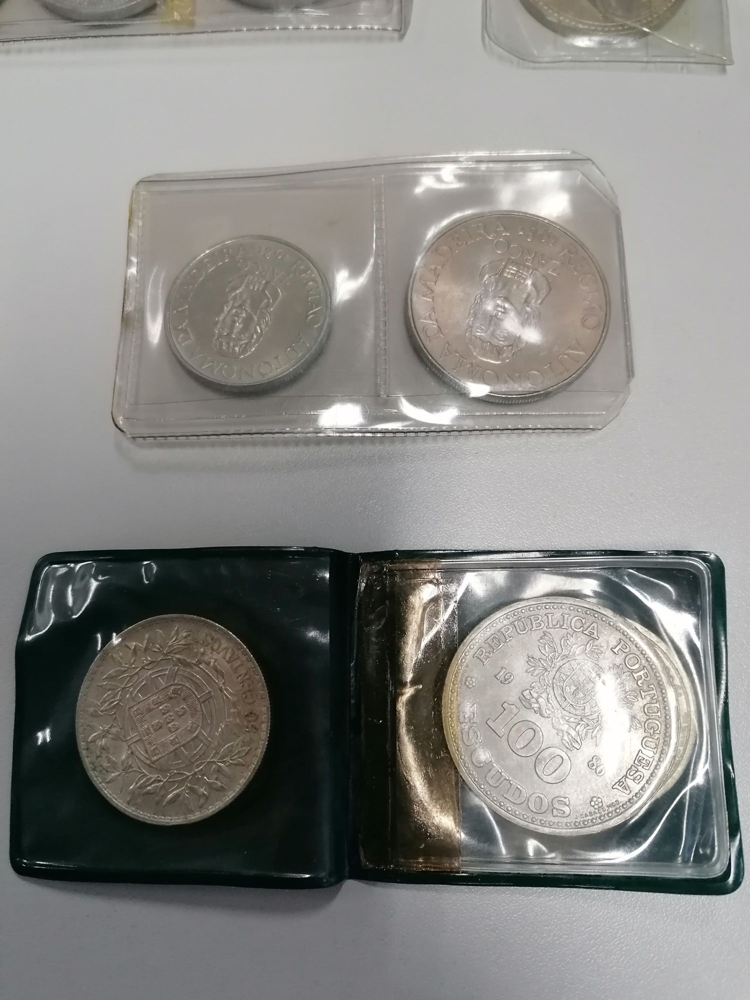 Varias moedas de coleção