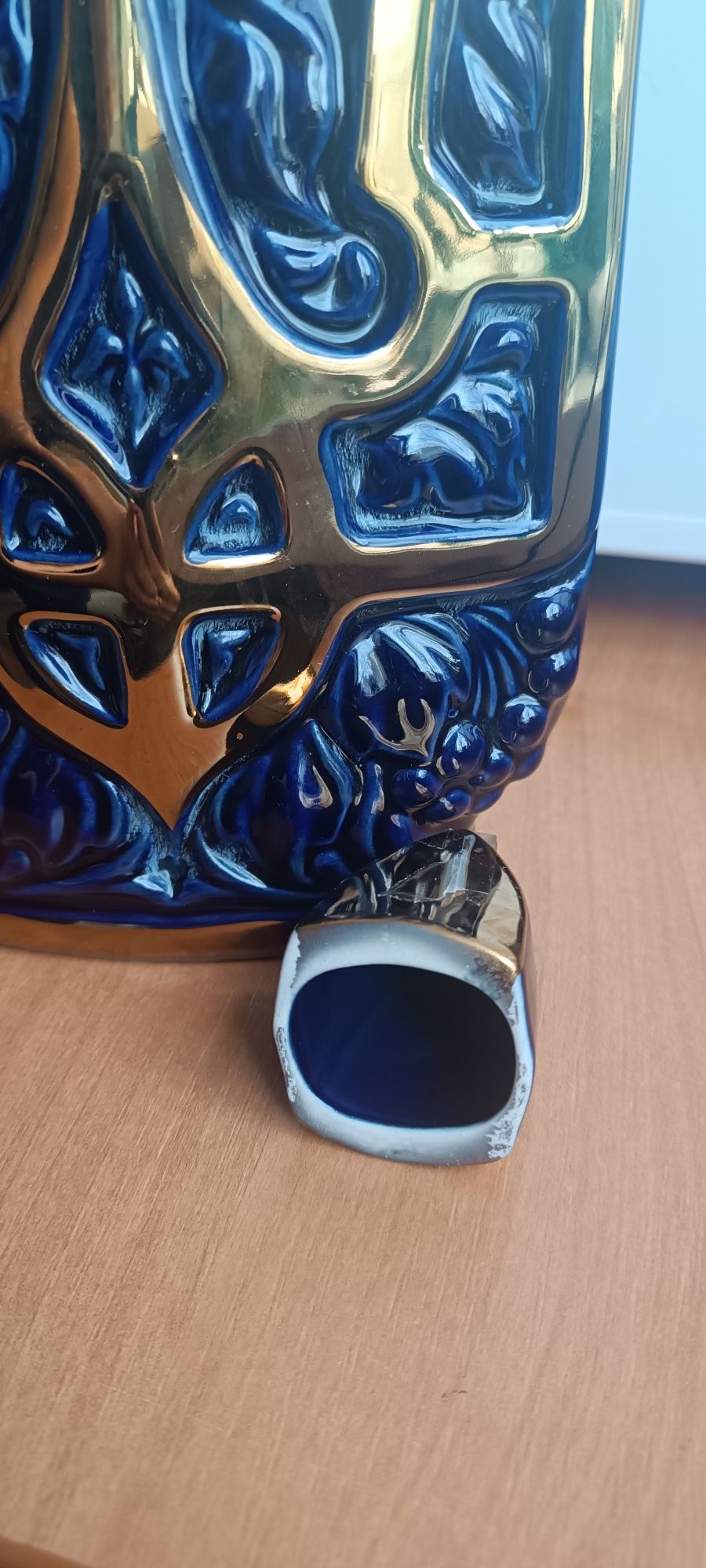 Бутылка керамическая для алкоголя трезубец