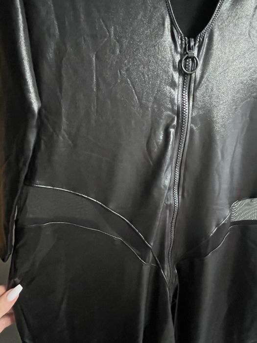 Латексний костюм великого розміру