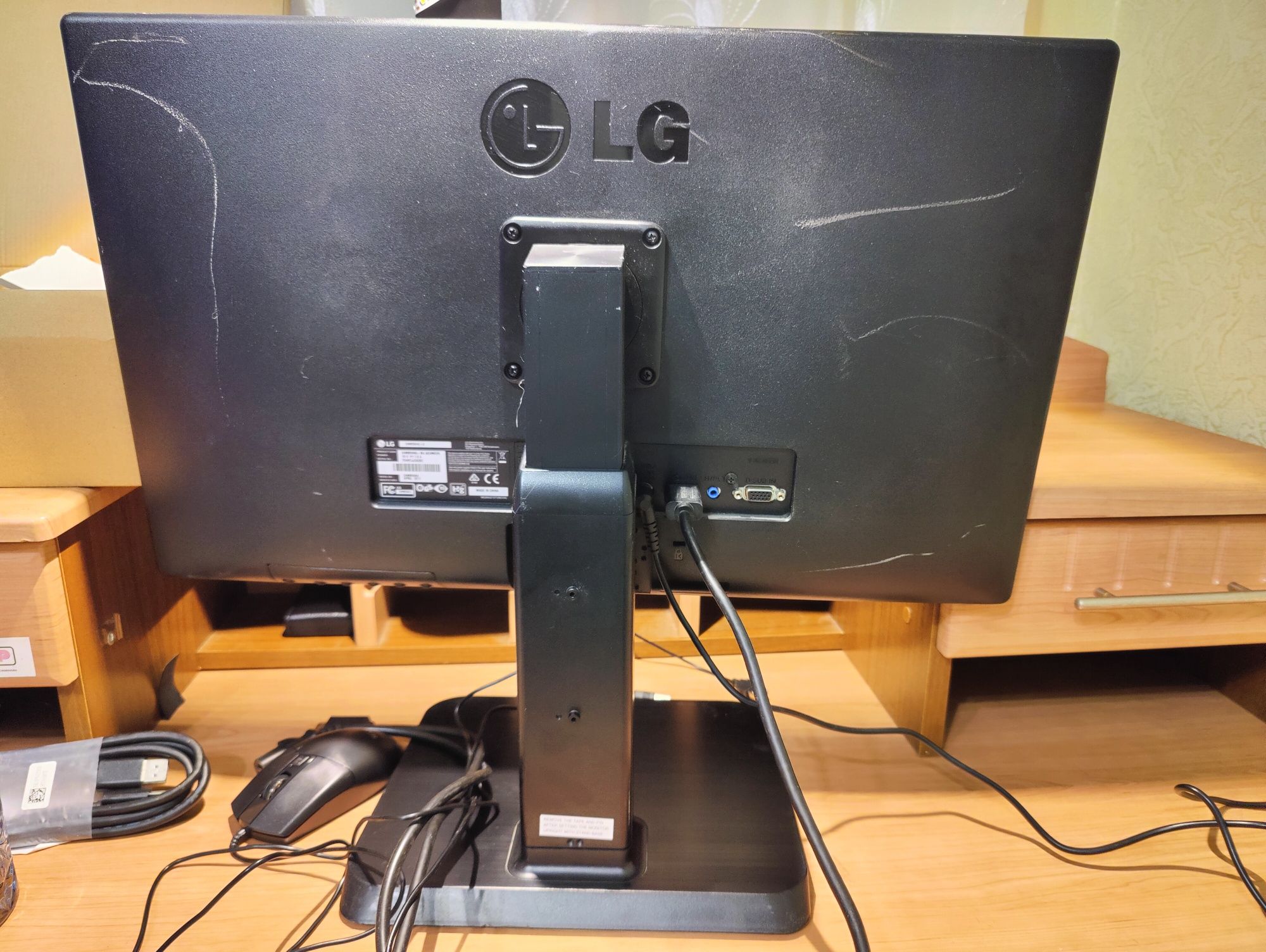 Комп'ютер amd ryzen 5 3400g, 8gb ddr4, SSD + монітор LG 24mb56hq 24".
