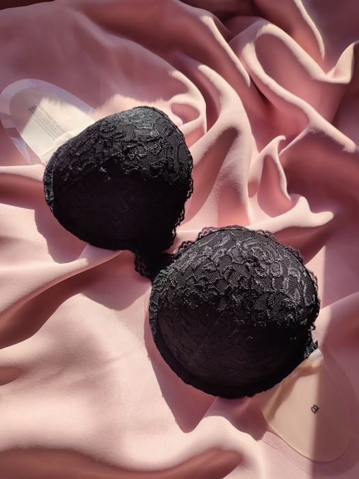 Бюст на клейкій основі (на липучках, флайбра)