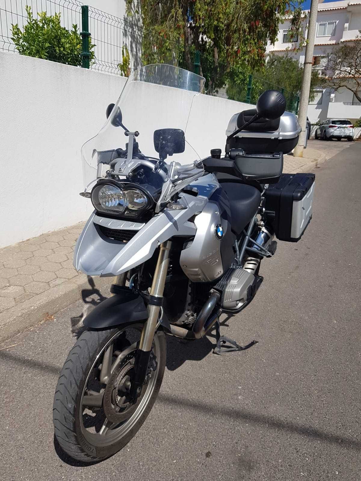 Vendo BMW 1200 GS em muito bom estado. Primeiro proprietário.