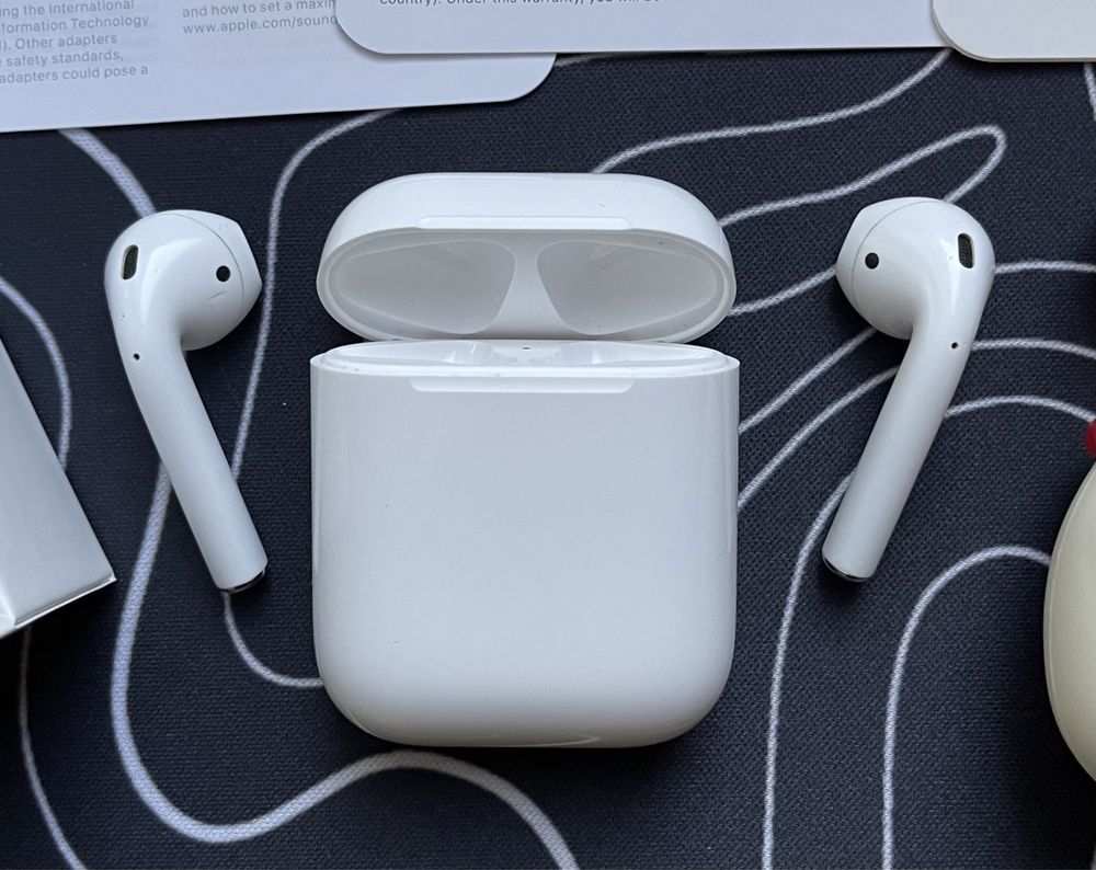 Замечательные AIR PODS 2 - A1602 + КОМПЛЕКТ