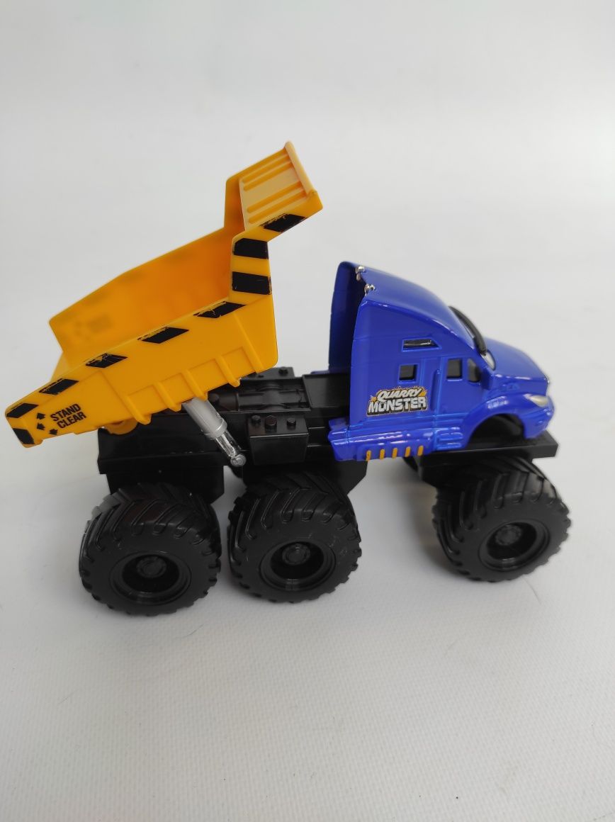 Auto, wywrotka z napędem, Monster