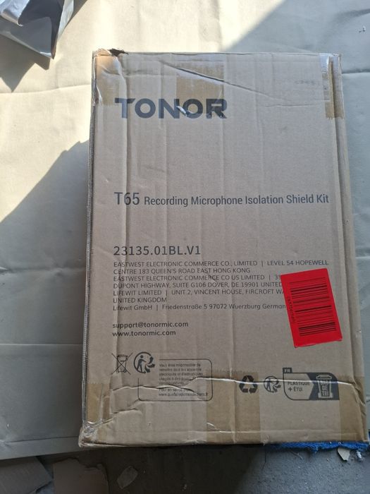 Statyw mikrofonowy z panelem wyciszającym