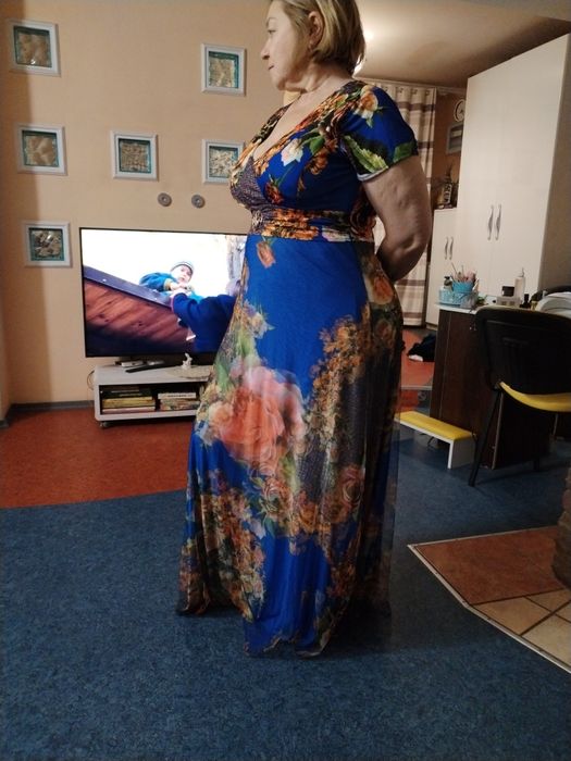 Продам платье летнее,нарядное.,в пол.