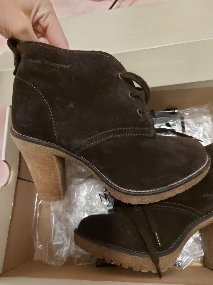Botins Camurca Castanhos Hush Puppies