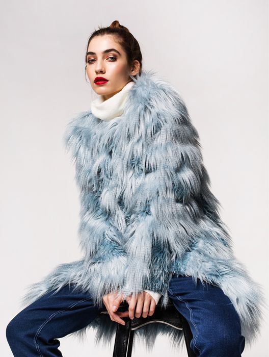 Шуба зі штучного хутра блакитна