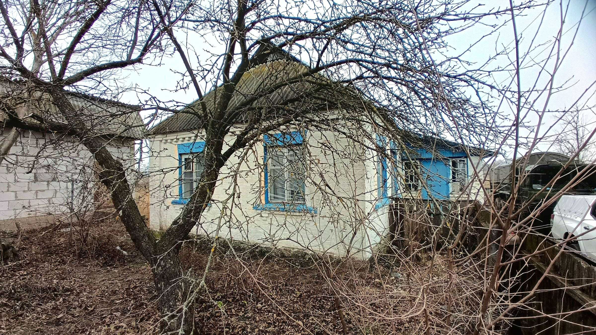 Продам жилий,цегляний будинок з вихідом до озера.Від Києва 45км.