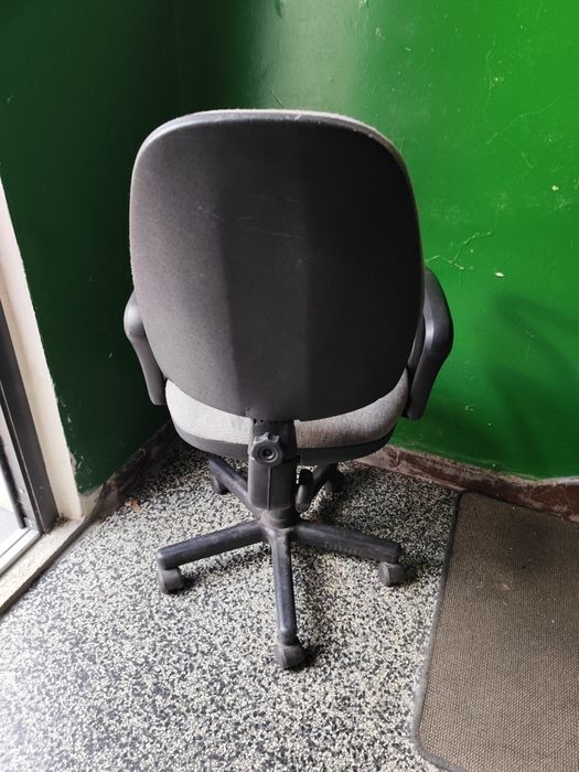 Krzesło biurowe czytaj opis