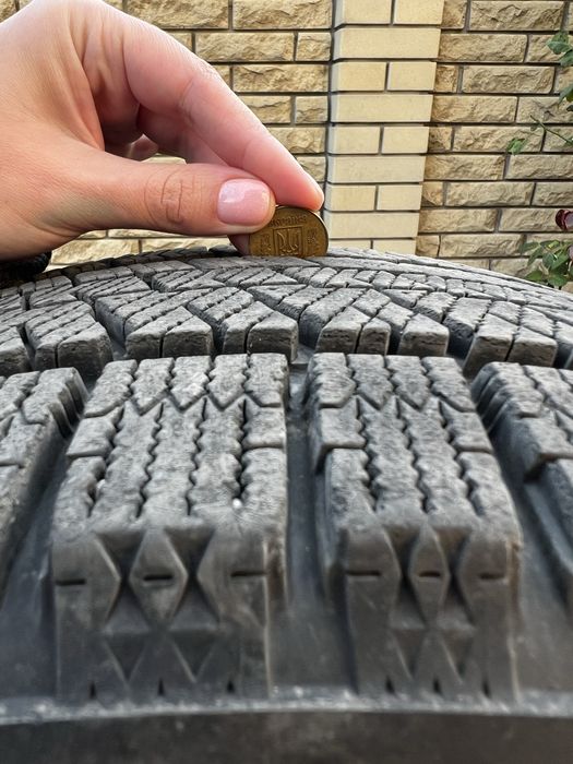 Шини 235/45/R17 Bridgestone Blizzak Ice