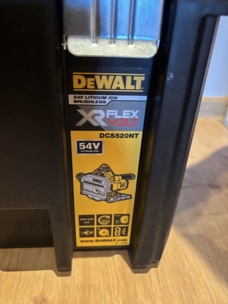 Pilarka DeWalt DCS520NT Nowa