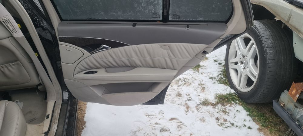 Boczki Tapicerka Drzwi Tylne Mercedes W211 Kombi Szare Roleta