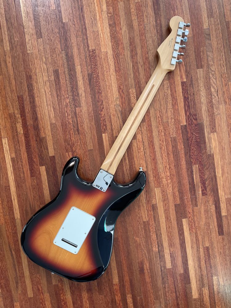 Okazja!  Fender Stratocaster, RW Sunburst