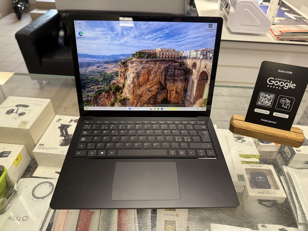 Bardzo Ladny Microsoft Surface Laptop 4 I7 11 gen 16GB 250GB