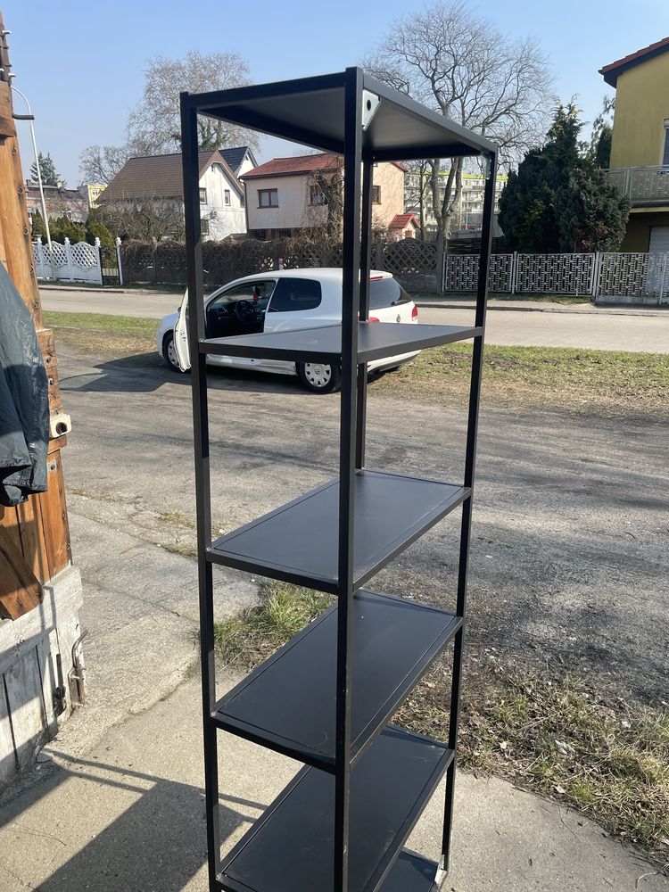 Czarny regal do łazienki Ikea