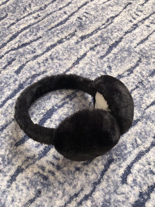 Теплі чорні навушники для дівчинки