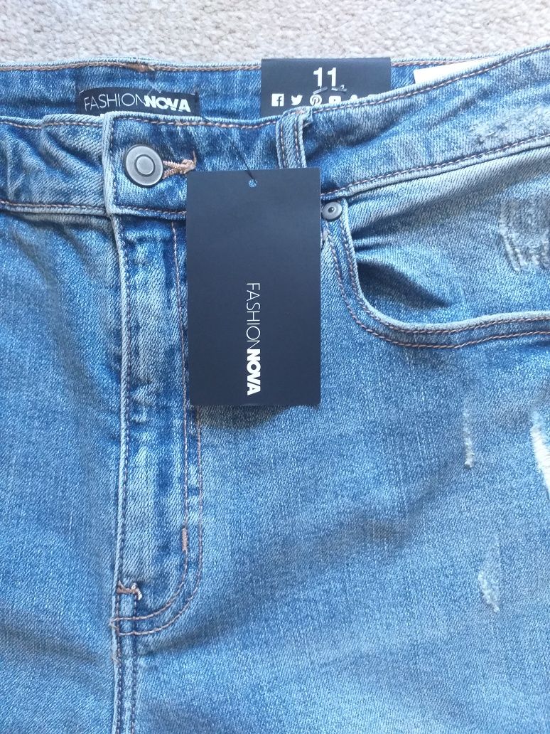 Nowe jeansy damskie z dziurami roz.40