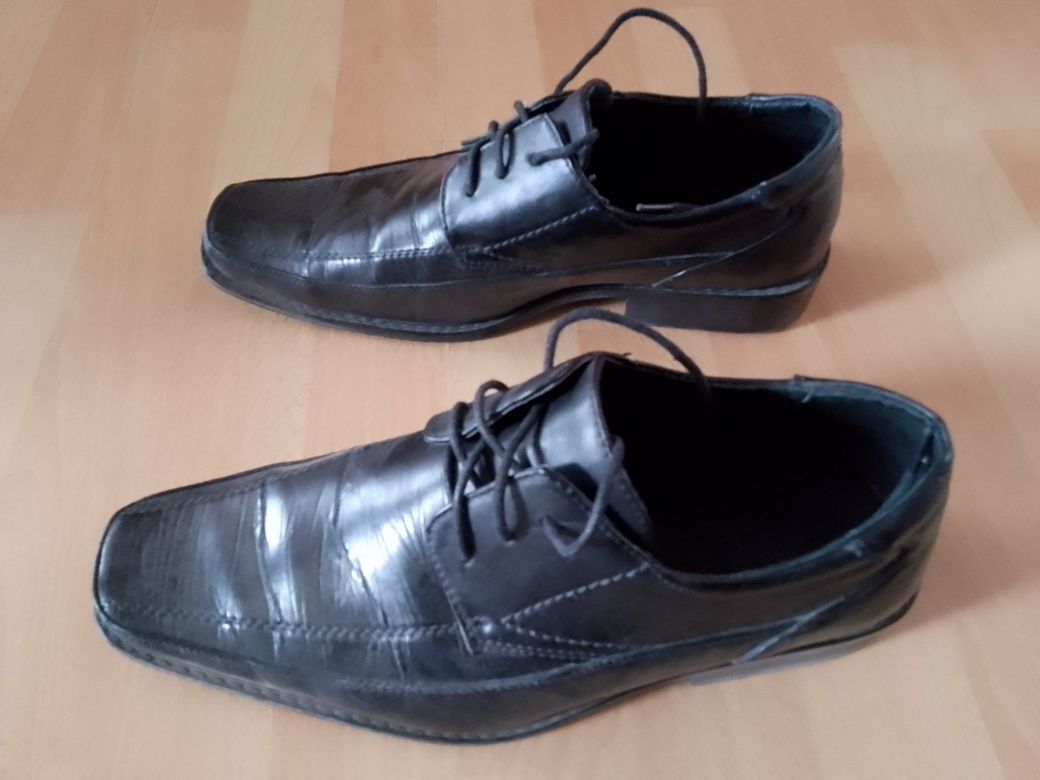 Buty do garnituru