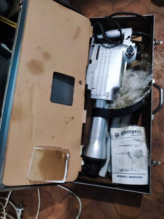 Електричний вiдбiйний молоток" Powertec".