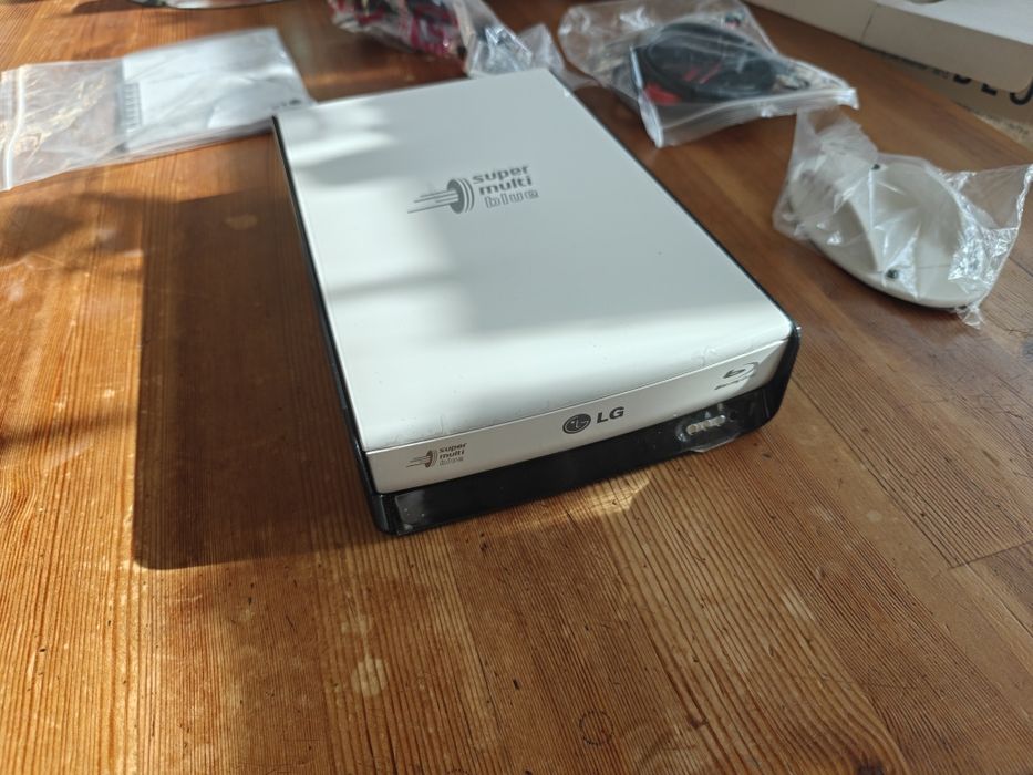Зовнішній Blu-ray привід LG Super Multi Blue BE12