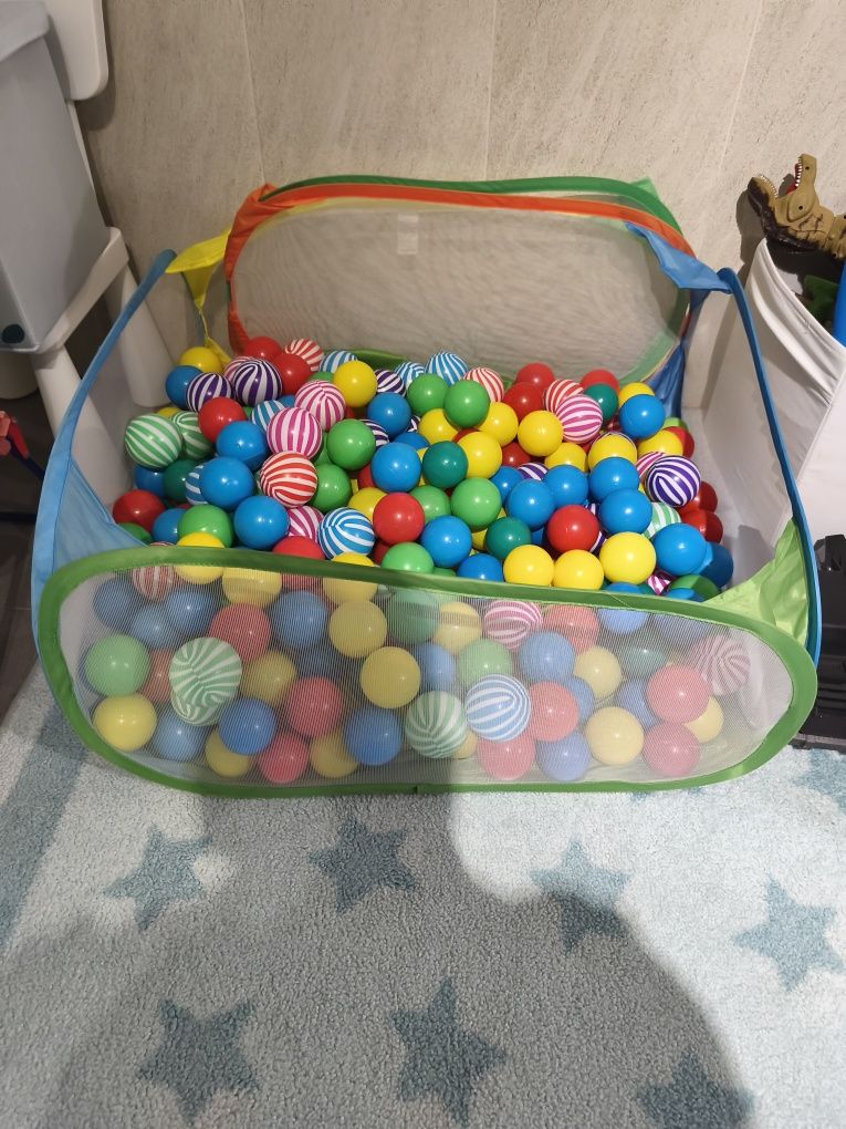 Piscina com bolas