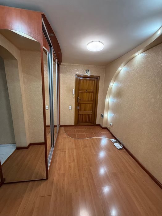 Продам в центре 3-х комнатную квартиру г. Павлоград