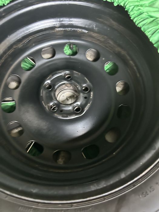 Opony zimowe Baum Polaris 205/60/R16 z oryginaknymi felgami i kolpaki