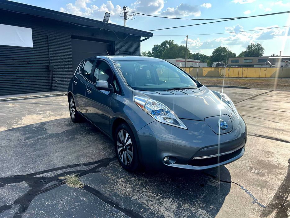 Nissan LEAF      2017