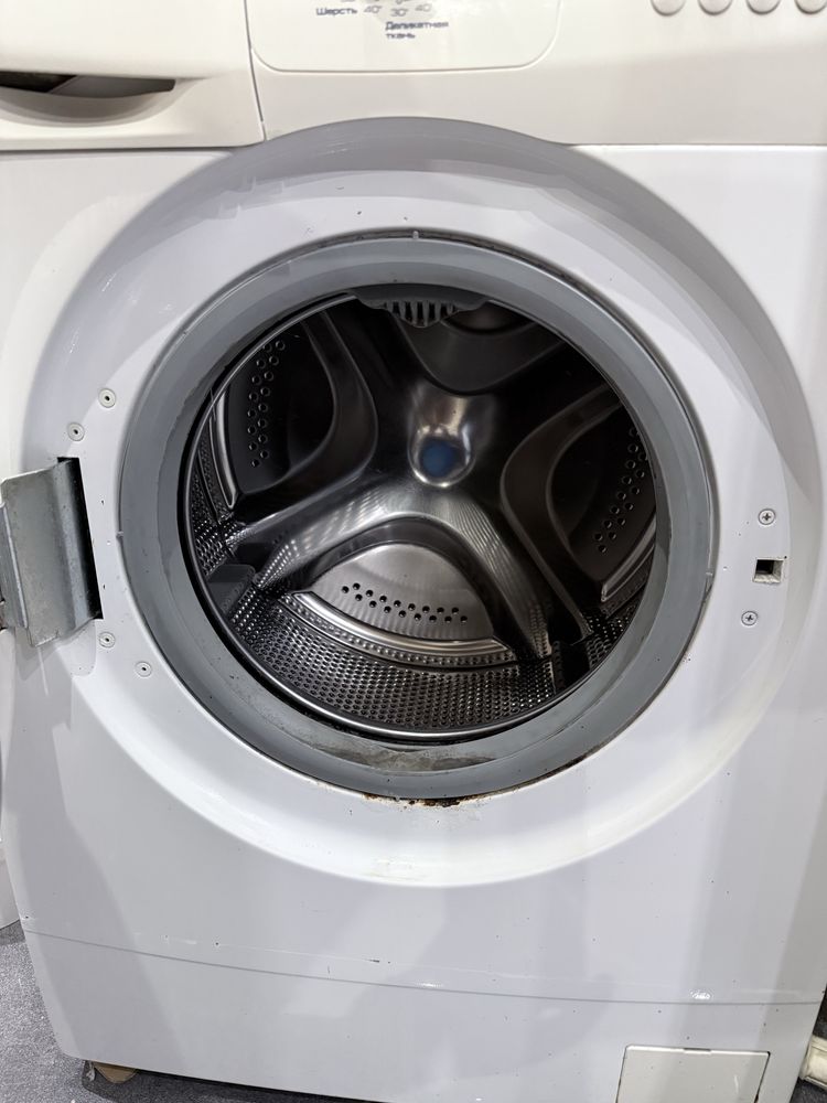 Продаю пральну машинку Whirlpool