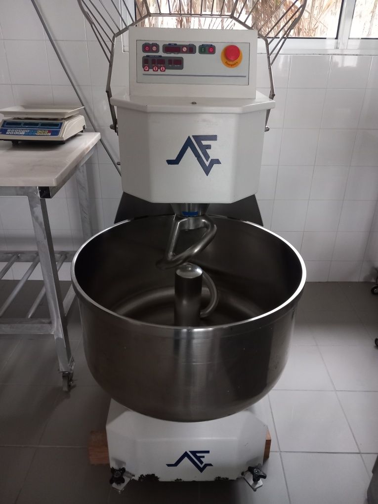 Amassadeira espiral 50 kg farinha