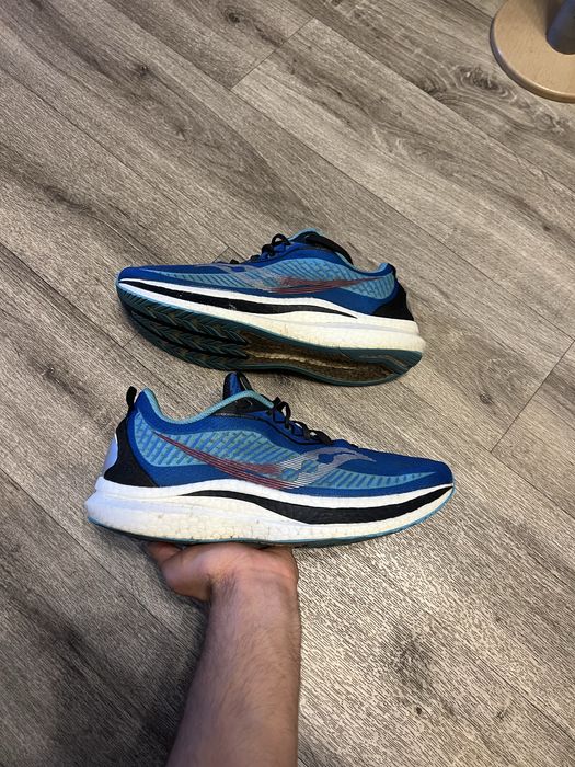 Бігові спортивні кросівки saucony endorphin speed 2