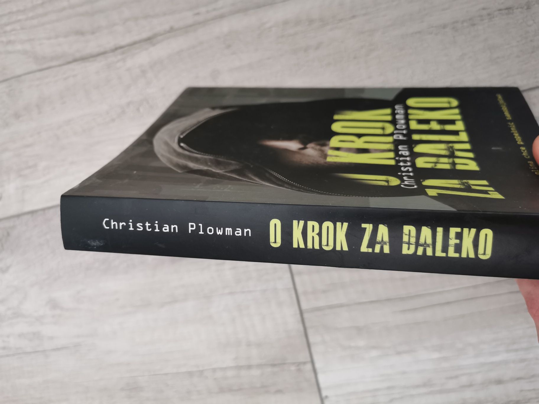 Christian Plowman,O krok za daleko, mafia policja