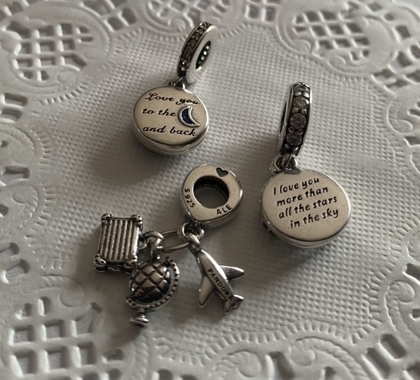 Charms do bransoletek Pandora Moments