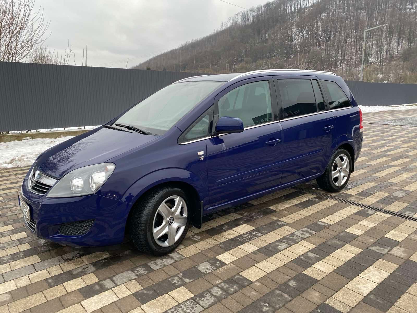 Opel Zafira 2011 року