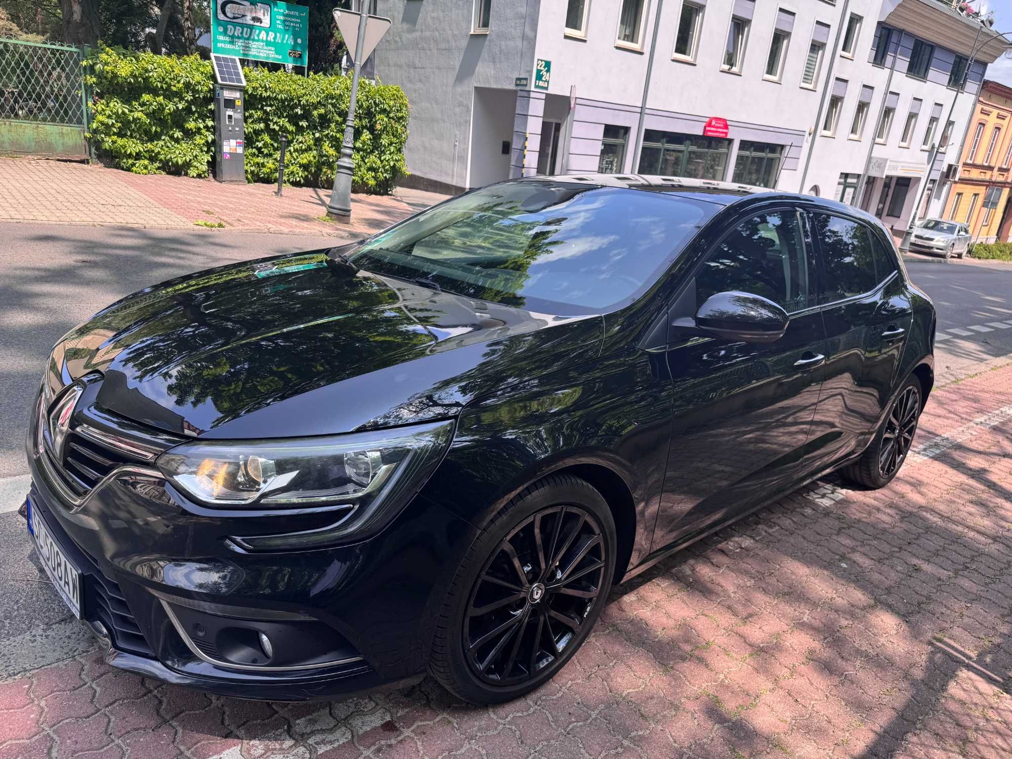 sprzedam samochód osobowy Renault Megane IV