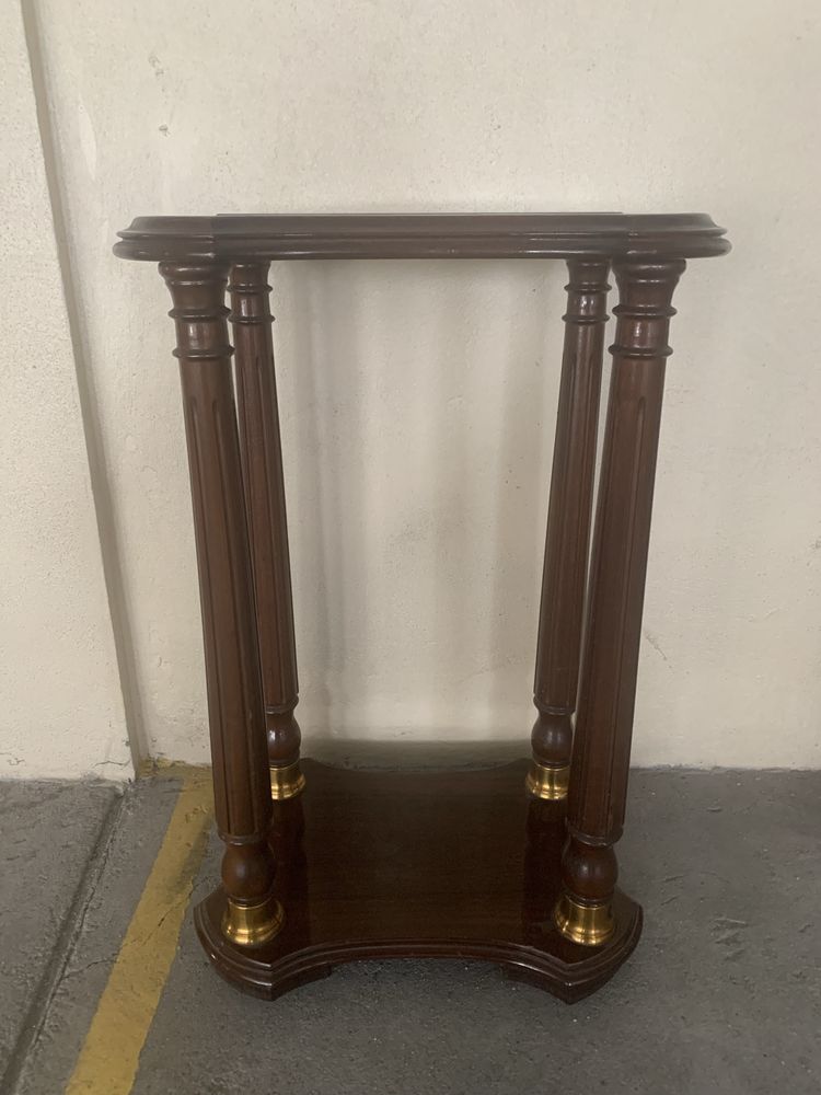 Mesa decorativa com tampo em marmore