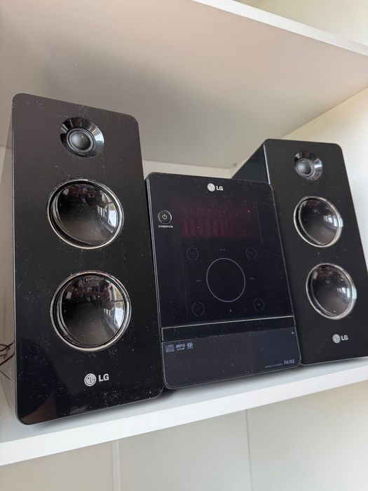 Wieża LG FA162 dotykowa