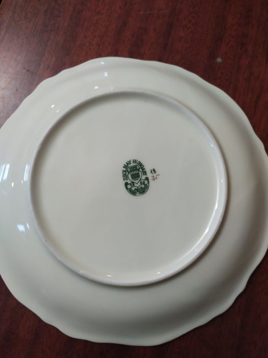 Тарелка новая, диаметр 17,5см, позолота на месте, сколов и трещин, нет