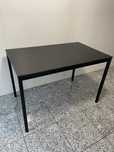 Mesa de cozinha preta